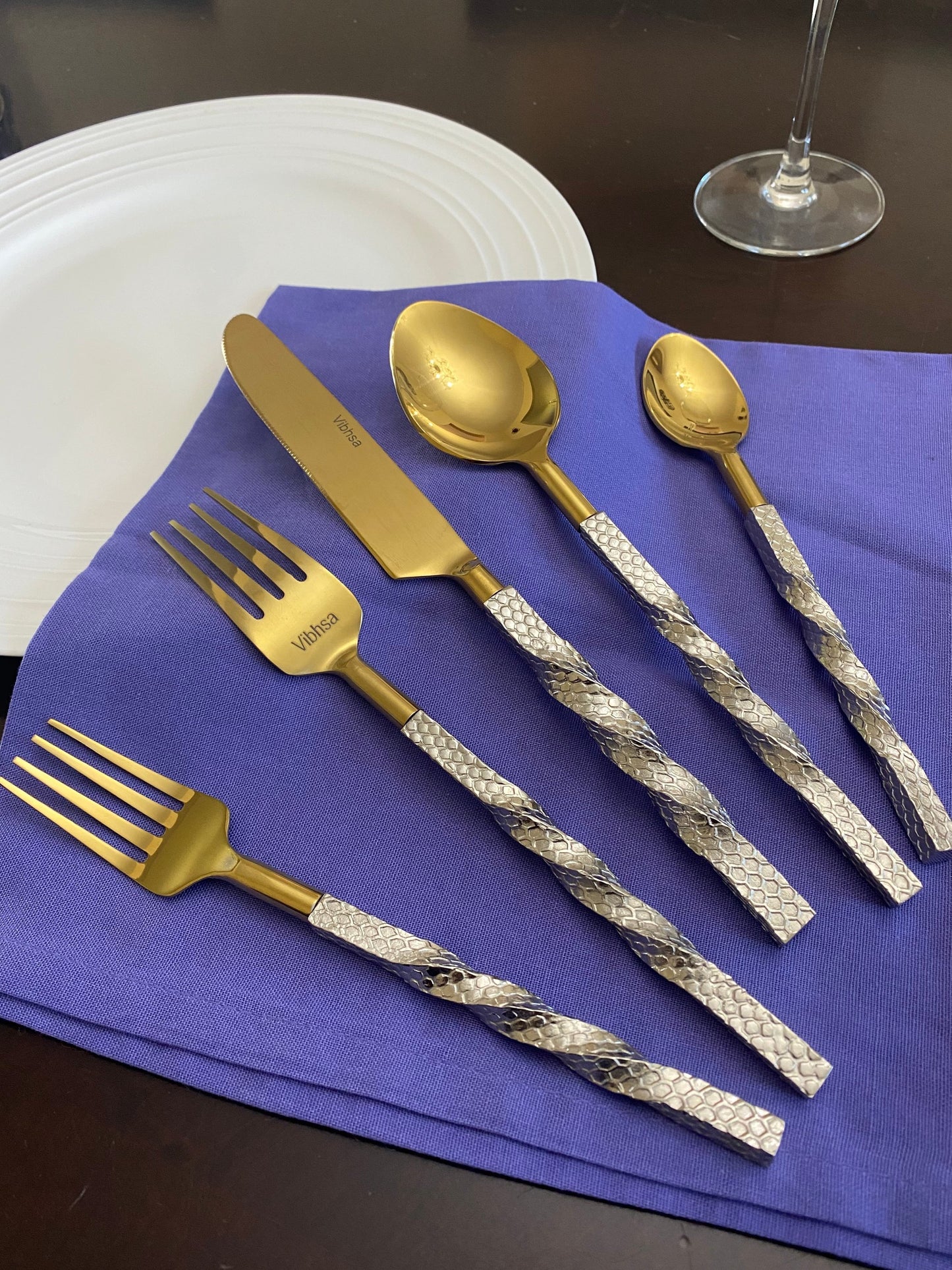 Handcrafted Golden Flatware Set – Luxury Stainless Steel & Aluminum Design 20 PCS