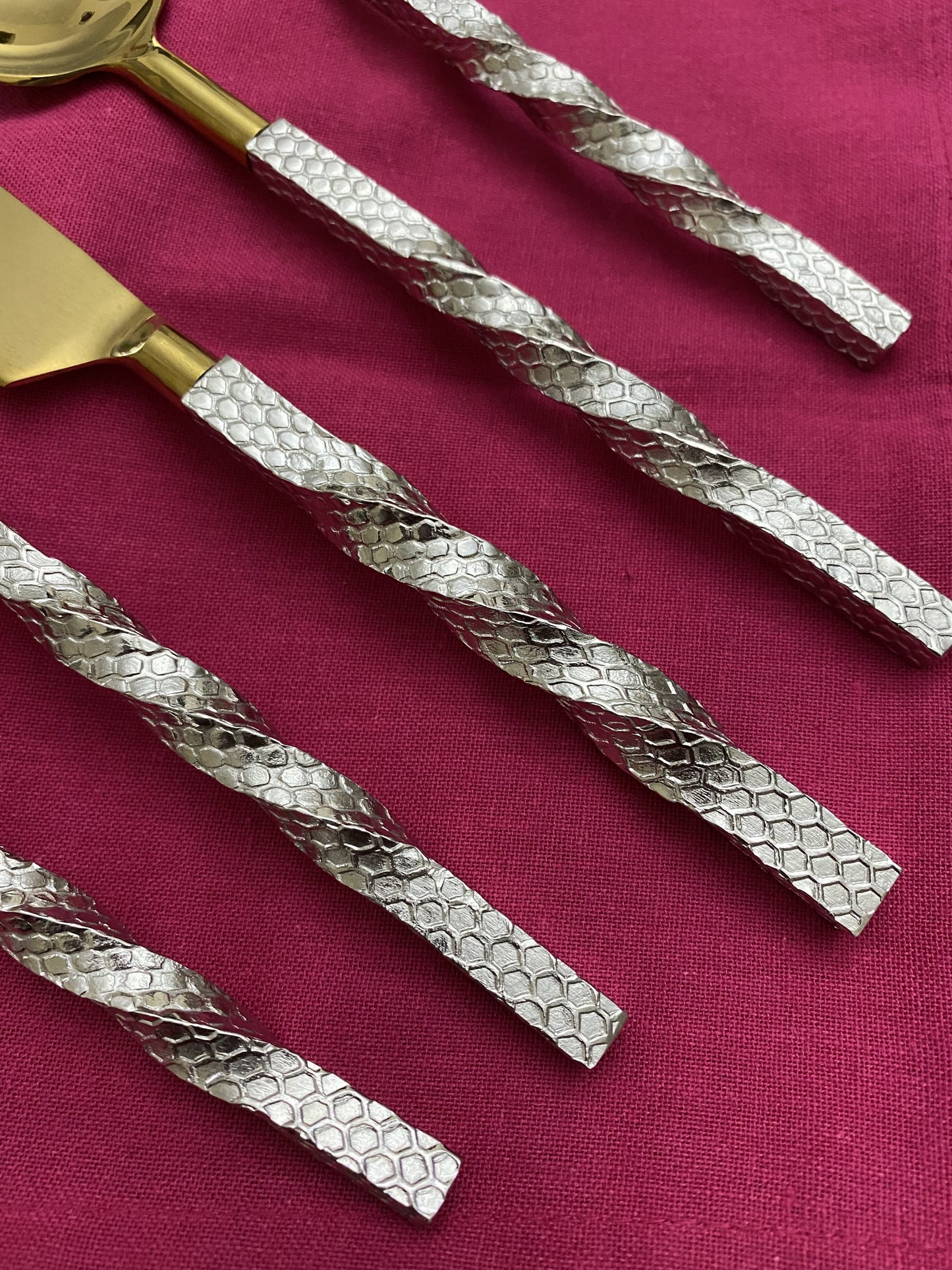 Handcrafted Golden Flatware Set – Luxury Stainless Steel & Aluminum Design 20 PCS