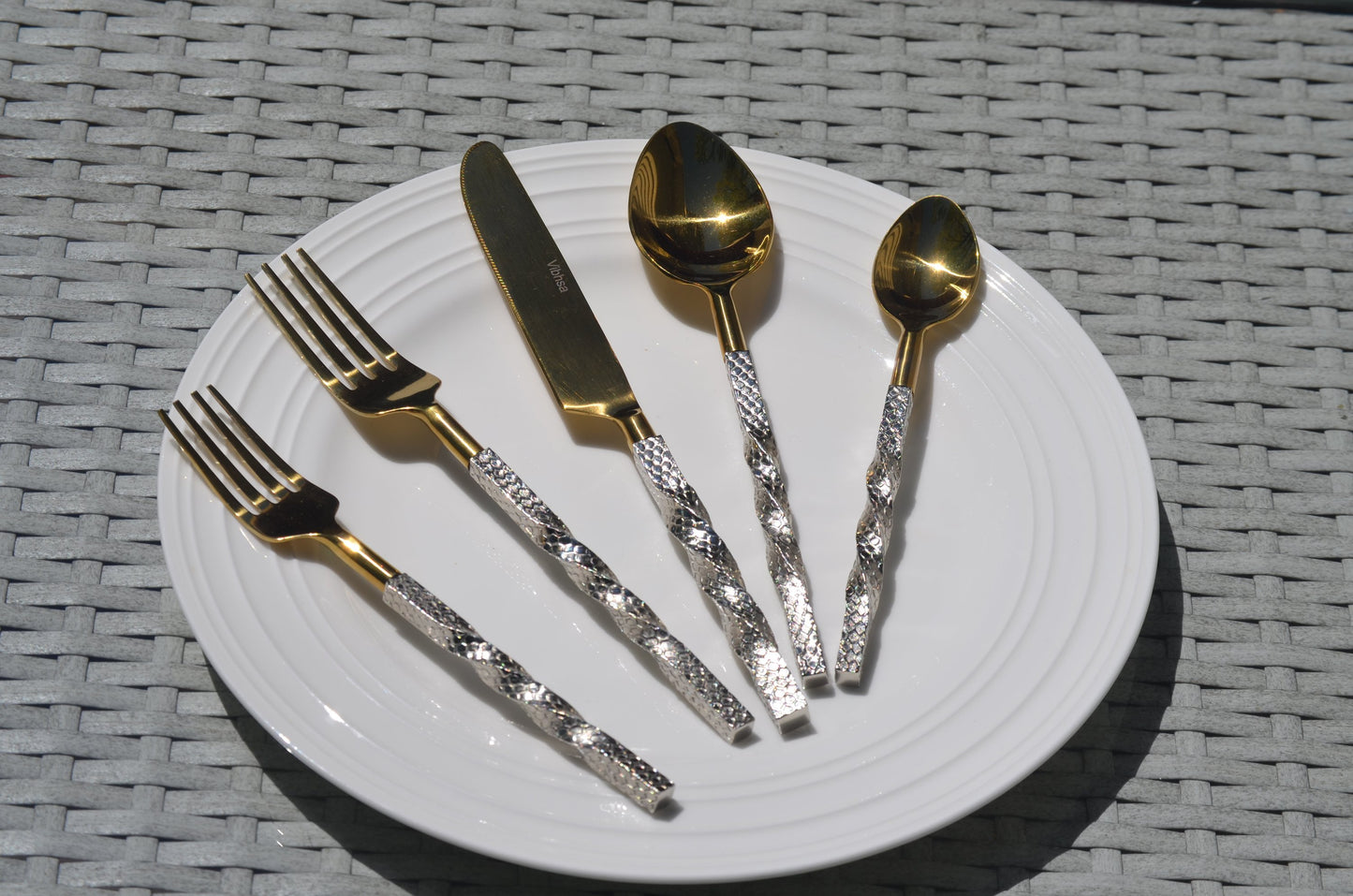 Handcrafted Golden Flatware Set – Luxury Stainless Steel & Aluminum Design 20 PCS