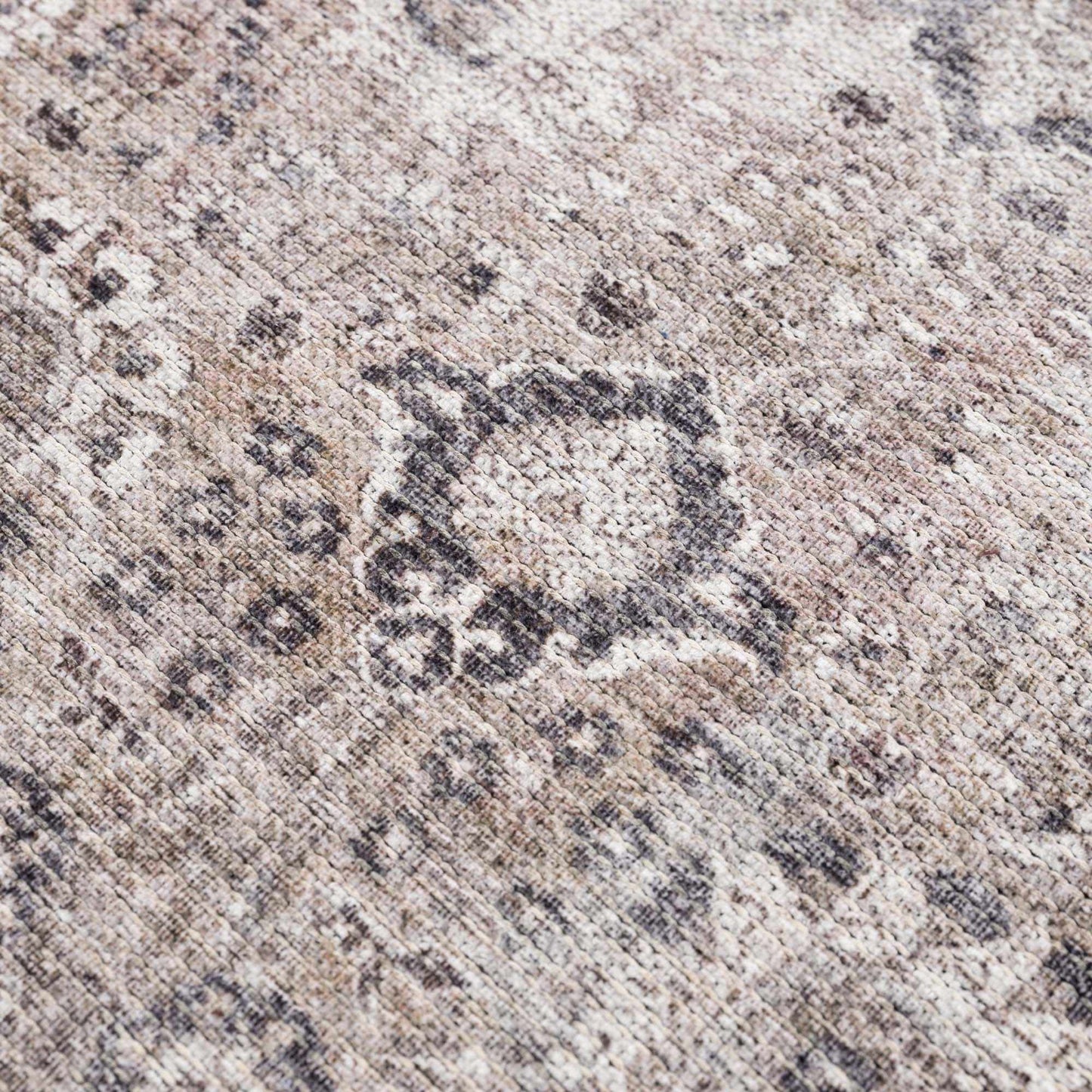 The Ganyangan Collection: Low-Pile Rug with Vintage Style