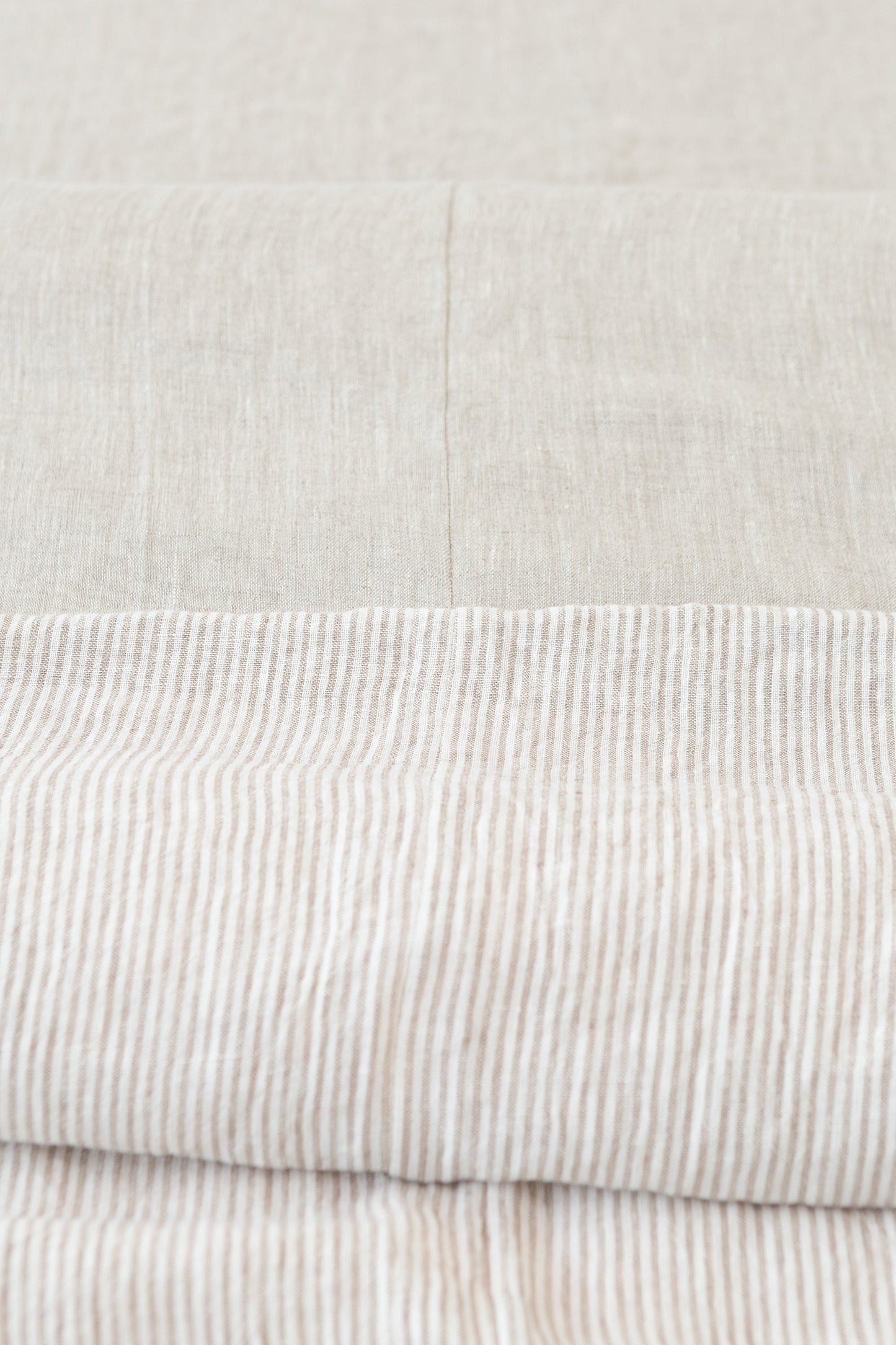 Reversible Linen Bedding Set – Natural Light & Striped Beige, Coconut Button Closure