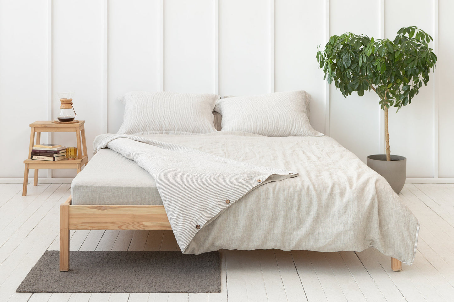 Reversible Linen Bedding Set – Natural Light & Striped Beige, Coconut Button Closure