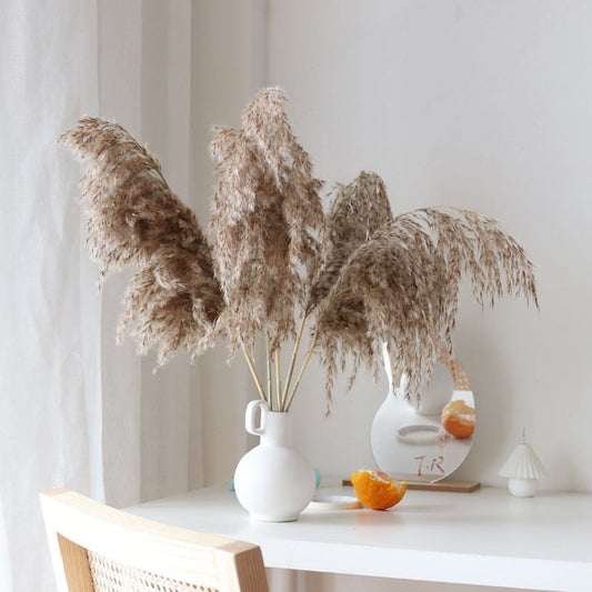Minimalist ceramic vase in neutral tones for modern home décor