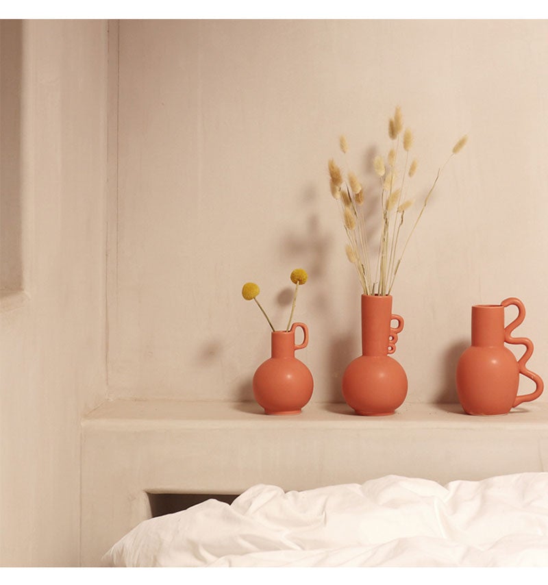 Timeless decorative pottery vase – the perfect home accent piece