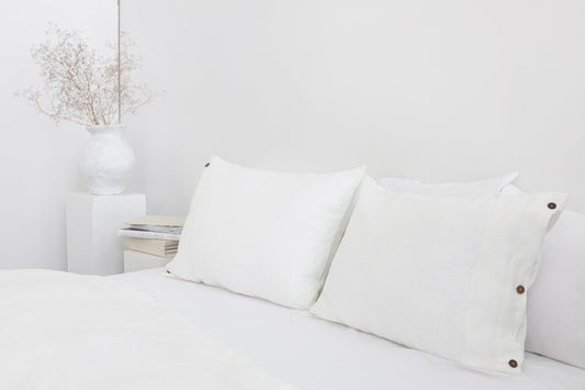 Stonewashed Linen Bedding Set with Coconut Button Closure – All-Season Comfort
