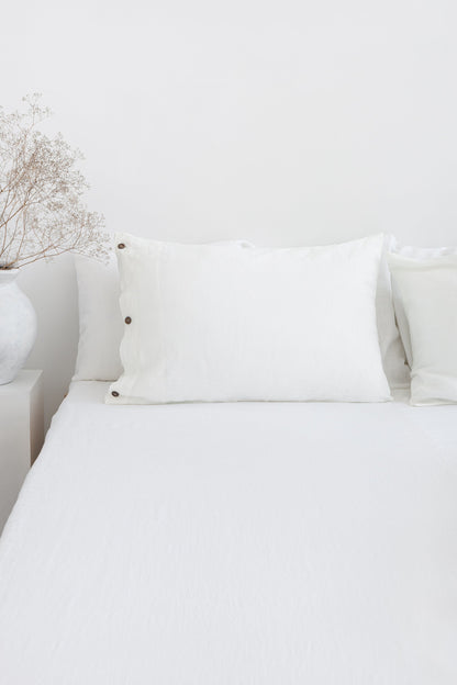 Stonewashed Linen Bedding Set with Coconut Button Closure – All-Season Comfort