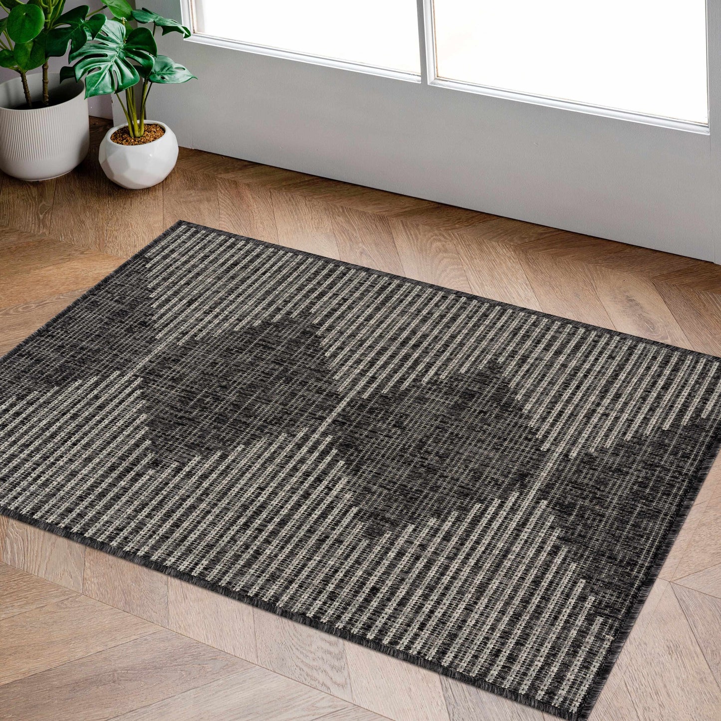 Stephan Black & White Area Rug – Modern Geometric Design