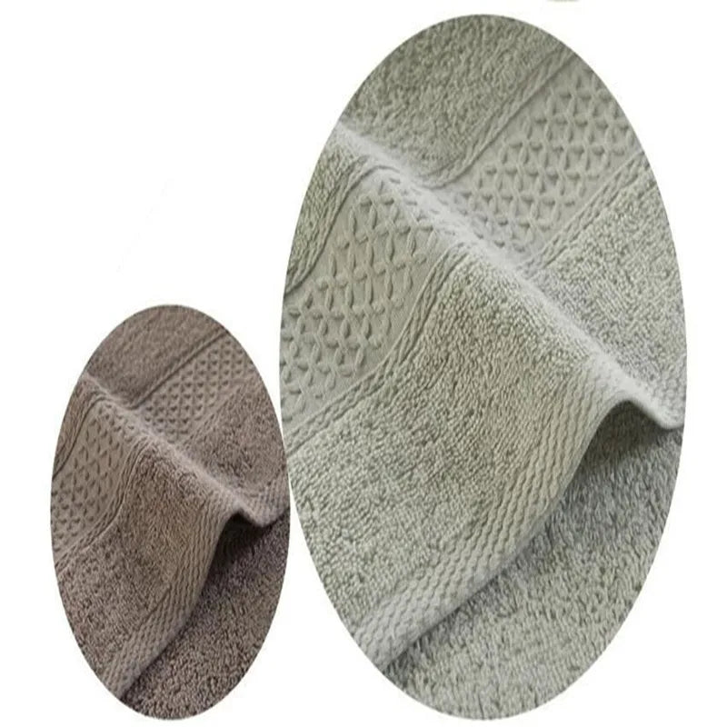 Super Absorbent Cotton Bath Towel — Lightweight & Quick Dry