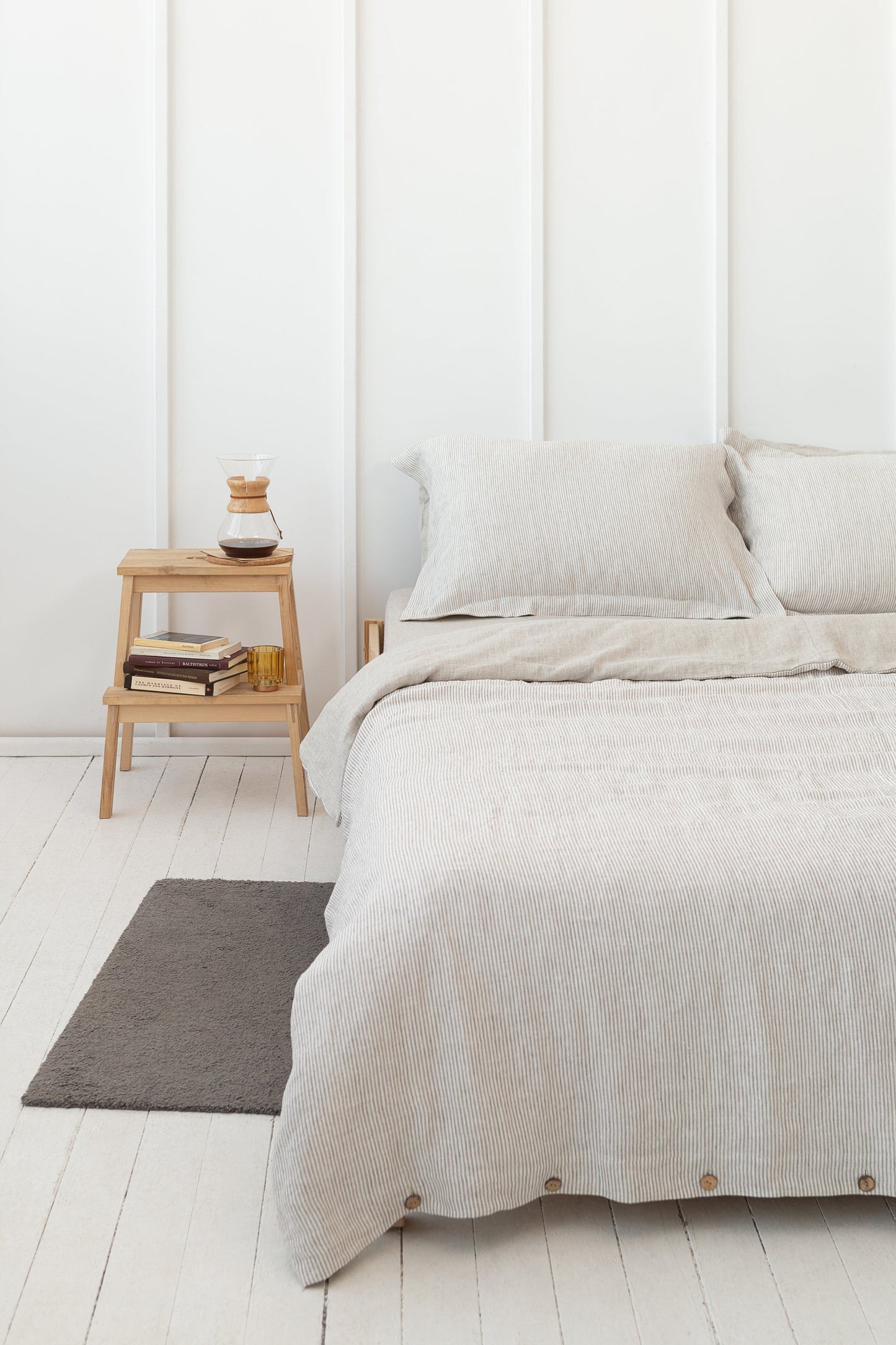 Reversible Linen Bedding Set – Natural Light & Striped Beige, Coconut Button Closure