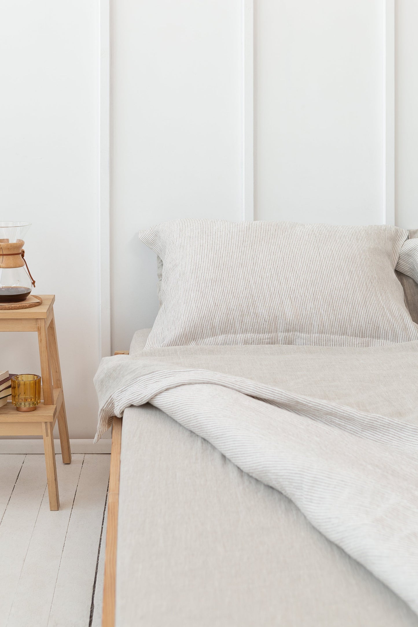 Reversible Linen Bedding Set – Natural Light & Striped Beige, Coconut Button Closure