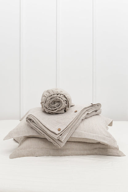 Reversible Linen Bedding Set – Natural Light & Striped Beige, Coconut Button Closure