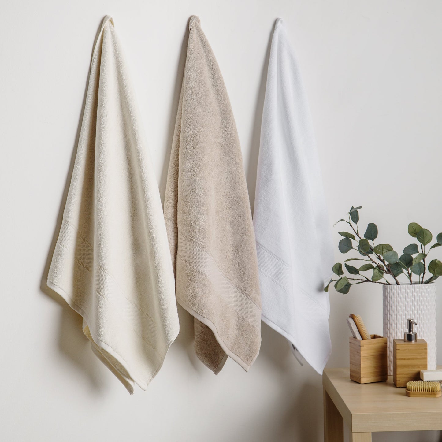 Thick Plush Bath Towels — Egyptian Cotton, Soft & Absorbent