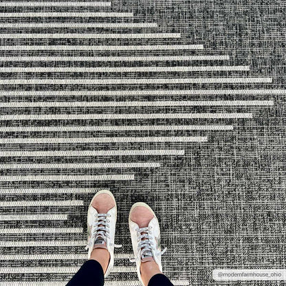 Stephan Black & White Area Rug – Modern Geometric Design