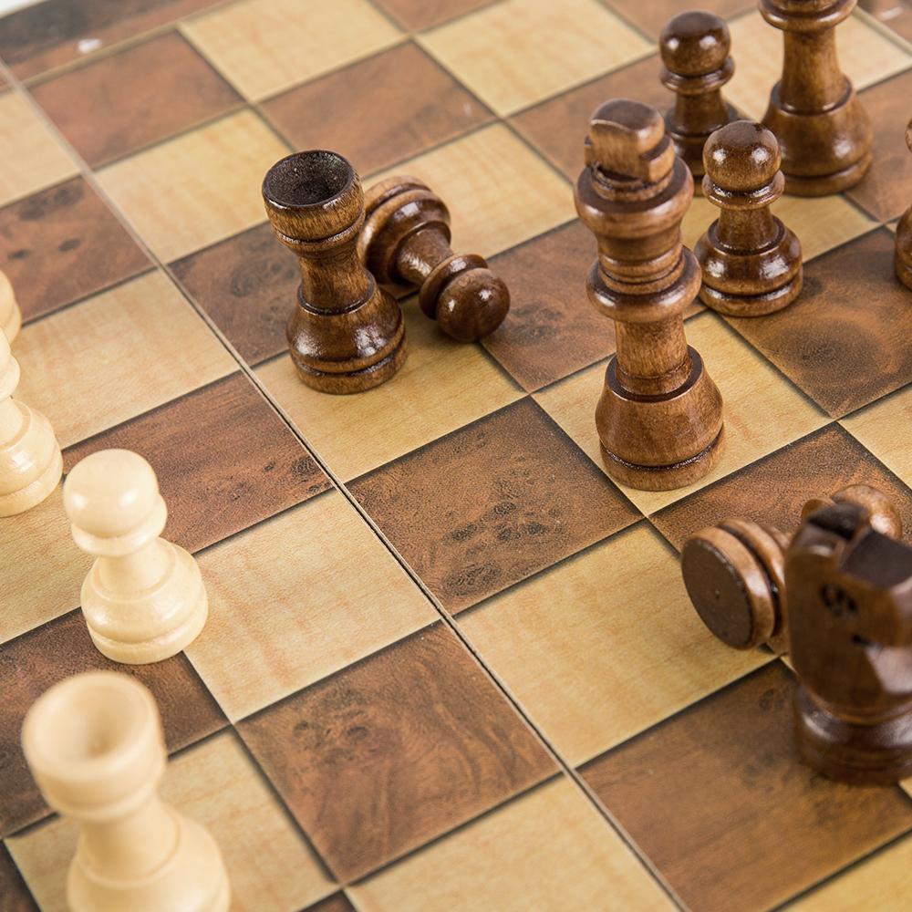 Classic Wooden Chess Set – Compact & Foldable
