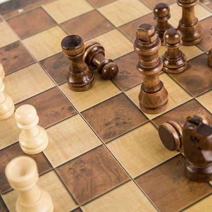 Classic Wooden Chess Set – Compact & Foldable